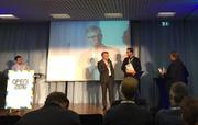Peter Ganten of the OSBA hands the award to Volker Theile